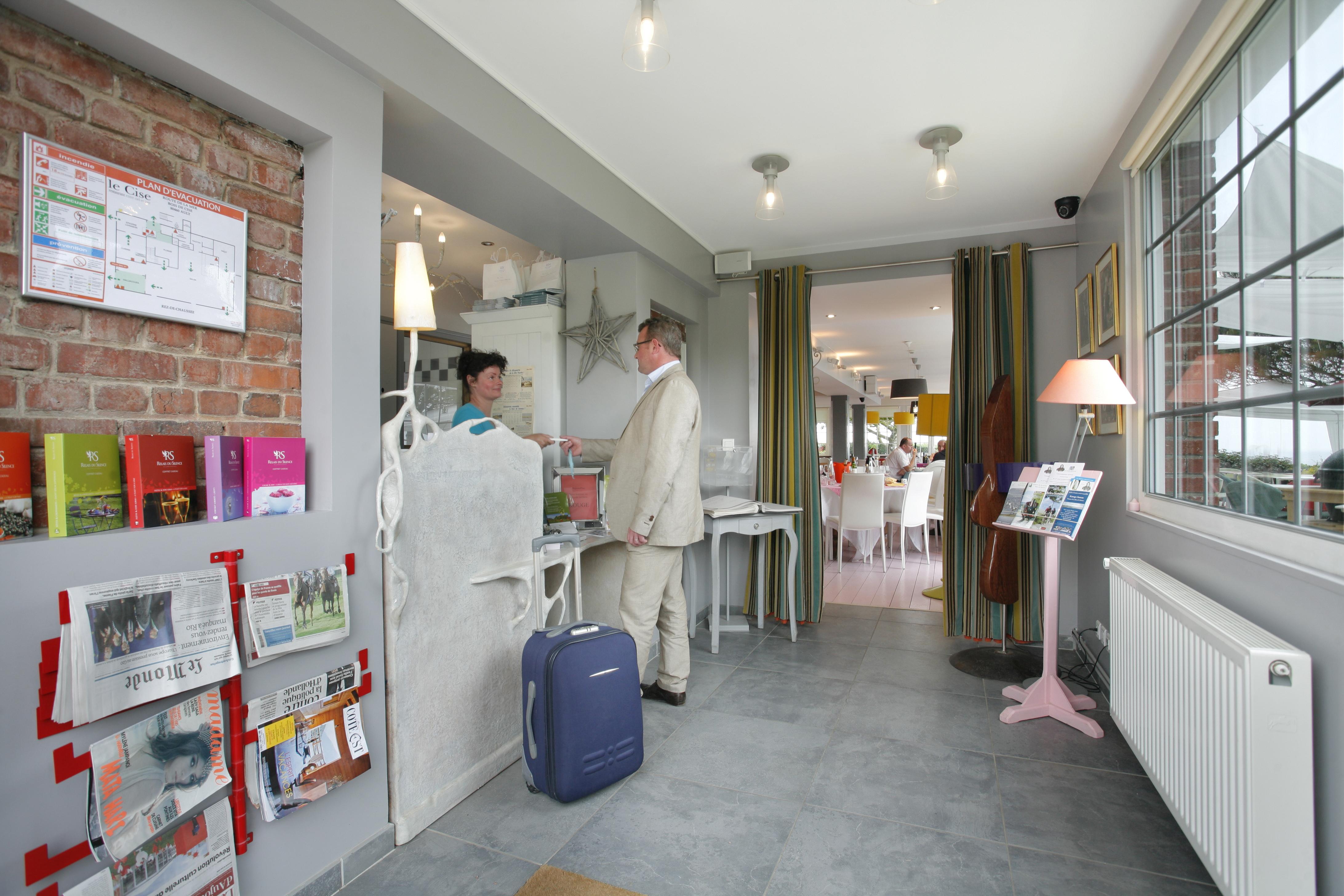 The Originals Hotel Le Cise Restaurant Chambres Et Suites 얼트 외부 사진